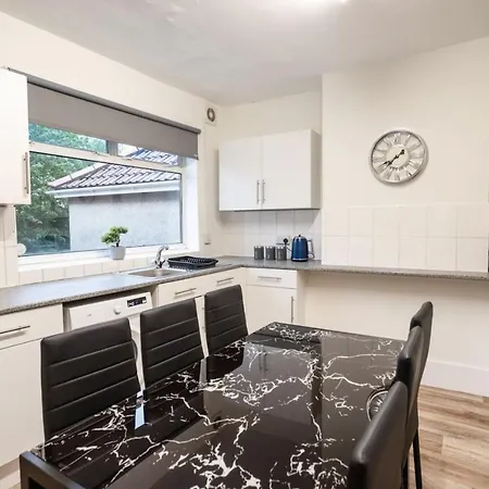 Apartment Downend Rd Contractors Long By Shortstayuk Bristol
