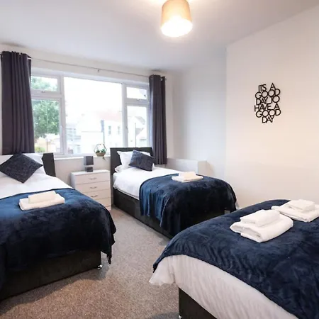 Downend Rd Contractors Long By Shortstayuk Apartman