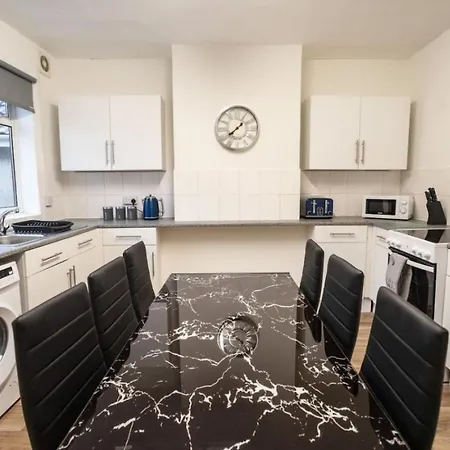 Downend Rd Contractors Long By Shortstayuk * Bristol