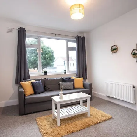 Apartment Downend Rd Contractors Long By Shortstayuk *