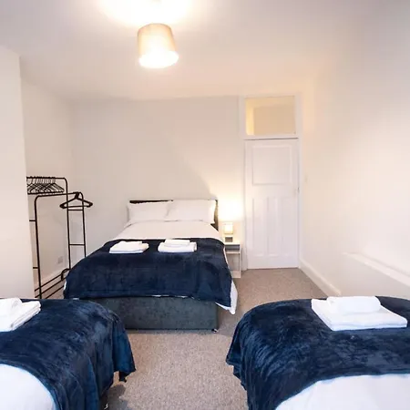 Downend Rd Contractors Long By Shortstayuk Apartment
